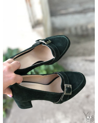 Туфли из черной замши с лаковым ремешком с фурнитурой и обтяжным каблуком Арт. 853-5/48Ок