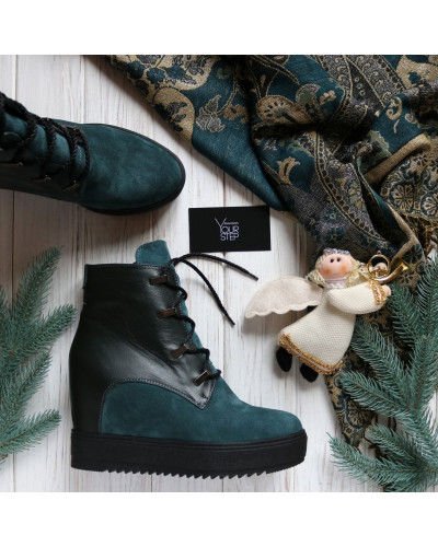 Ботинки на скрытой танкетке из замши и кожи зеленого цвета с фурнитурой Арт. R-3-0010