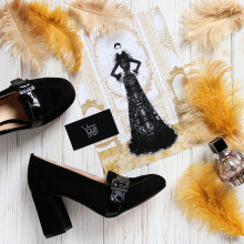 Туфли из черной замши с лаковым ремешком с фурнитурой и обтяжным каблуком Арт. 853-5/48Ок