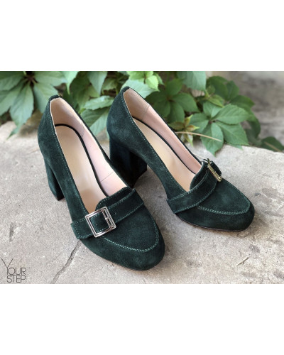 Туфли из зеленой замши с фурнитурой и обтяжным каблуком Арт. 853-5/48Ок