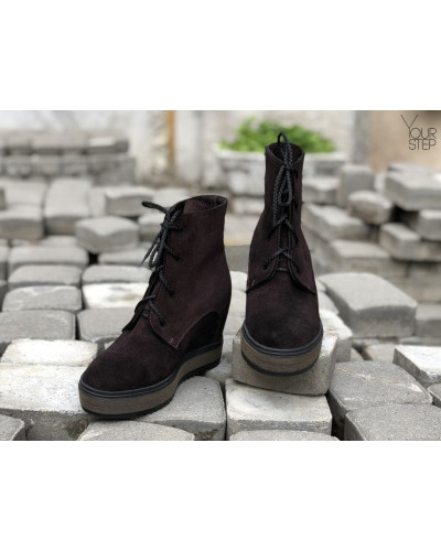 Ботинки на скрытой танкетке из бордовой замши с напылением Арт. R-3