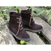 Ботинки на скрытой танкетке из бордовой замши с напылением Арт. R-3