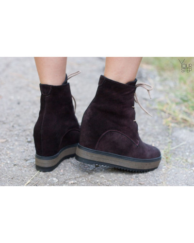 Ботинки на скрытой танкетке из бордовой замши с напылением Арт. R-3