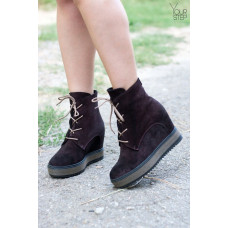 Ботинки на скрытой танкетке из бордовой замши с напылением Арт. R-3