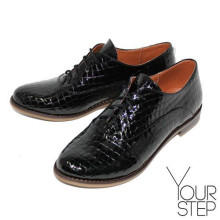 Туфли на низком ходу из черной лаковой кожи под рептилию Арт. 05-6