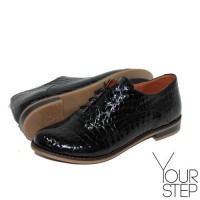 Туфли на низком ходу из черной лаковой кожи под рептилию Арт. 05-6