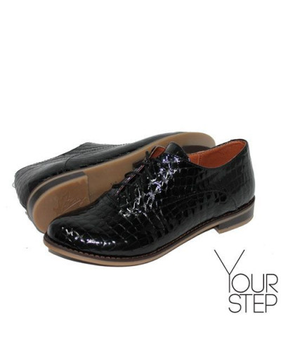 Туфли на низком ходу из черной лаковой кожи под рептилию Арт. 05-6