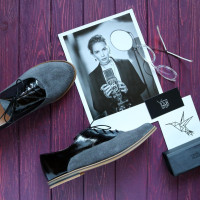 Туфли на низком ходу из черного наплака с серым замшевым носком Арт. 05-6