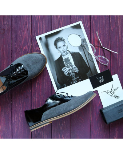 Туфли на низком ходу из черного наплака с серым замшевым носком Арт. 05-6