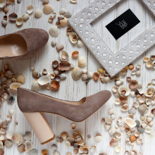 Туфли на устойчивом ребристом каблуке из велюра цвета капучино Арт. 95-1/42