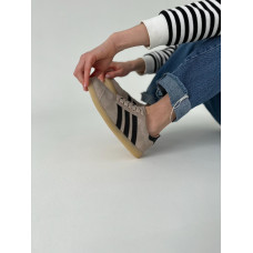 Светло-бежевые замшевые кеды с черными полосками – стиль и комфорт в каждом движении! Ст. 15-10-21918