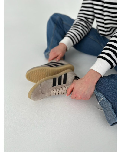 Светло-бежевые замшевые кеды с черными полосками – стиль и комфорт в каждом движении! Ст. 15-10-21918