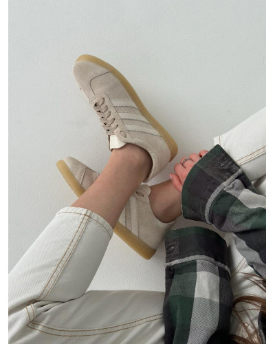 Світло-бежеві замшеві кеди зі шнурівкою — стиль і комфорт для будь-якого образу (Арт. 15-10-21918)