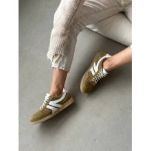 Жіночі замшеві кеди оливкового кольору з білими вставками — тренд весна-літо 2026 (Арт. 15-18/21918)