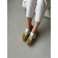 Жіночі замшеві кеди оливкового кольору з білими вставками — тренд весна-літо 2026 (Арт. 15-18/21918)