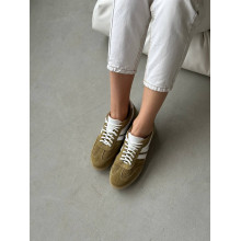 Жіночі замшеві кеди оливкового кольору з білими вставками — тренд весна-літо 2026 (Арт. 15-18/21918)