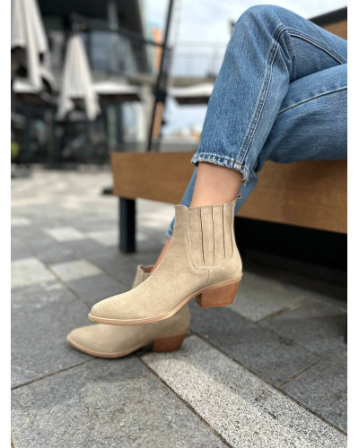 Замшевые ковбойки в цвете песок с резинками – стиль и комфорт для каждого дня (Арт. 10140-3)
