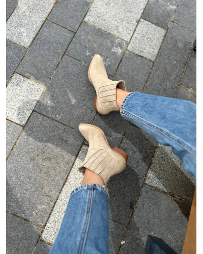 Замшевые ковбойки в цвете песок с резинками – стиль и комфорт для каждого дня (Арт. 10140-3)